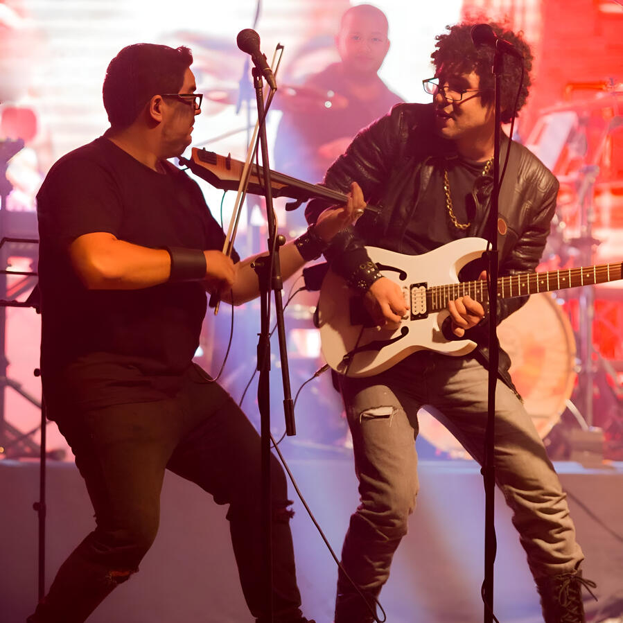 With Claudio Arduz at “101 Años de Rock" Everton Vidal Azevedo performing with violinist Claudio Arduz during the “101 Años de Rock” concert.