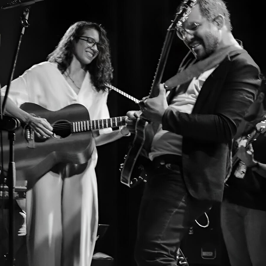Live performance with Mila Magal. Photo by Andru Everton Vidal Azevedo performing with Mila Magal. Photo by Andru.