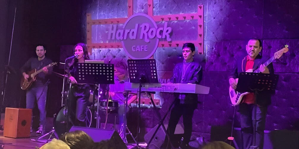 The Funky Tones live with Mayra Gonzales at Hard Rock Cafe Concert at Hard Rock Café featuring Everton Vidal Azevedo performing with The Funky Tones and singer Mayra Gonzales.
